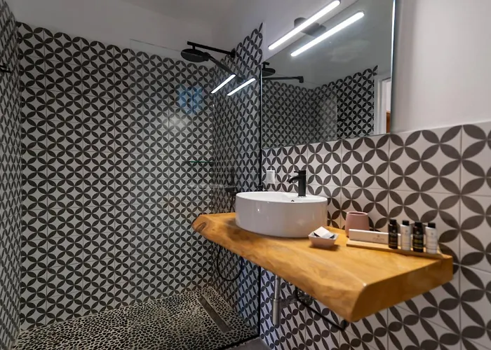 Islands View Hotel *